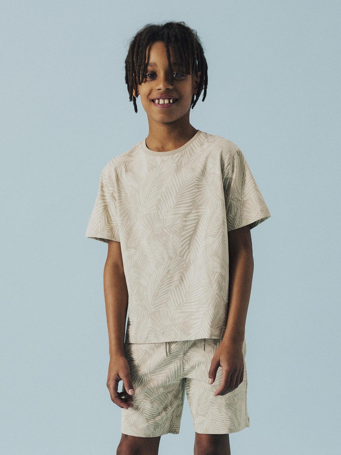 model_shot-creative